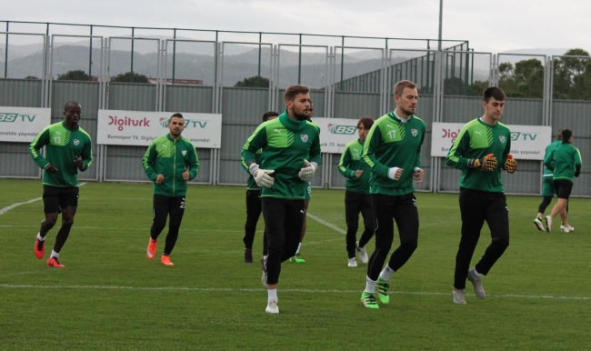 Bursaspor'da Sivasspor hazırlıkları 16 eksikle başladı