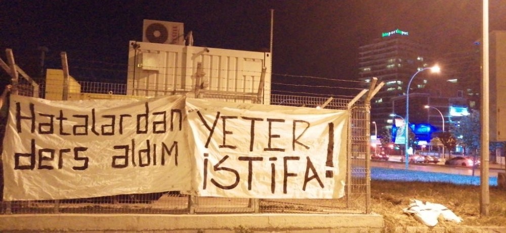 Bursaspor’da taraftarlardan pankartlı protesto 