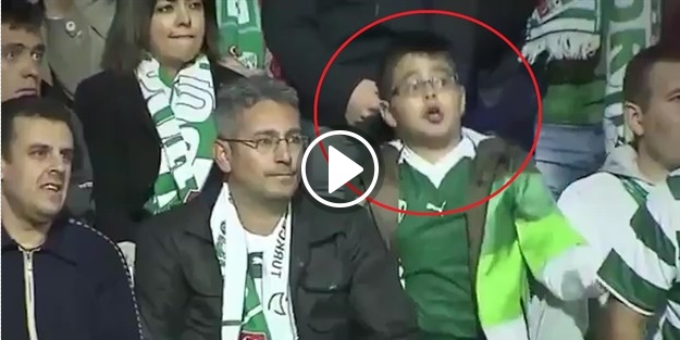 Bursasporlu küçük taraftar maçta kendinden geçti