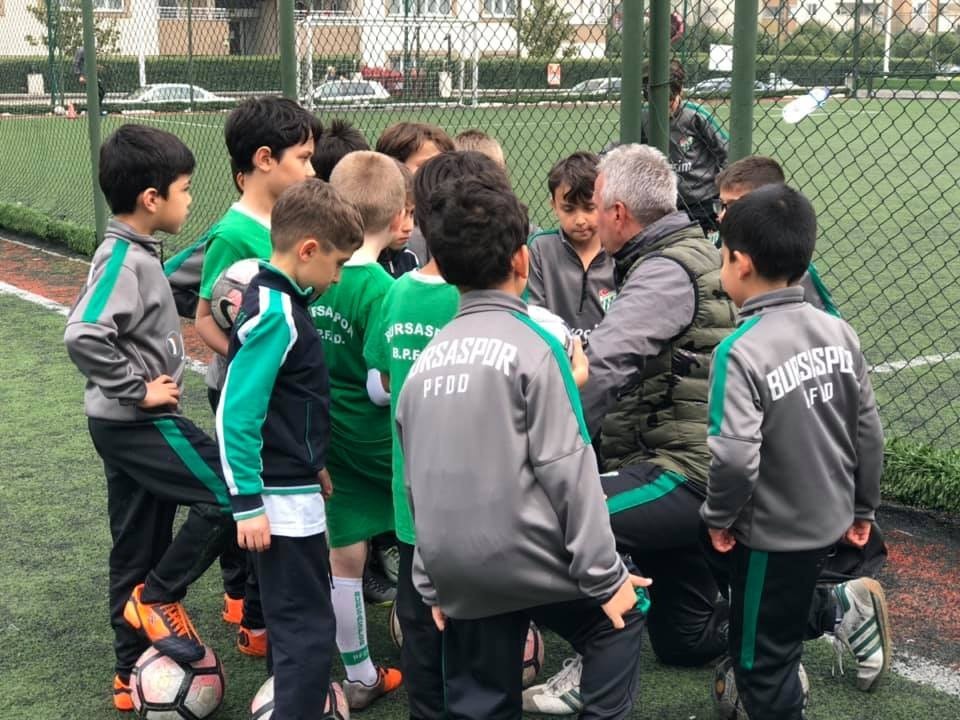 Bursasporlu PFDD Futbol Okulu kapılarını açıyor 