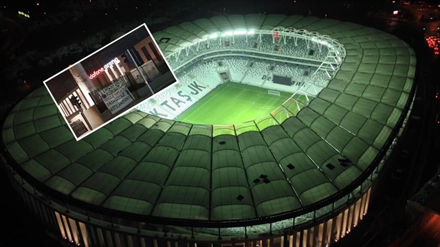 Bursasporlu taraftarlar Vodafone Arena'ya pankart astı