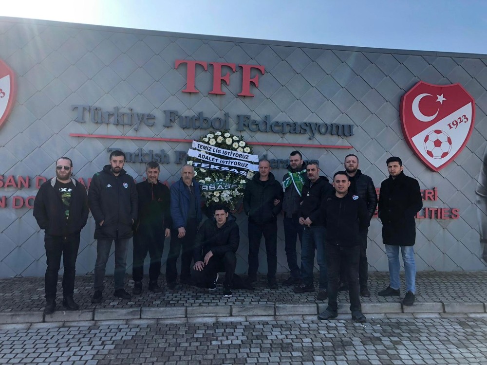 Bursasporlu taraftarlardan TFF’ye protesto 