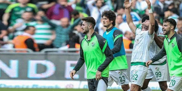 Maç devam ederken Bursaspor'a büyük şok!