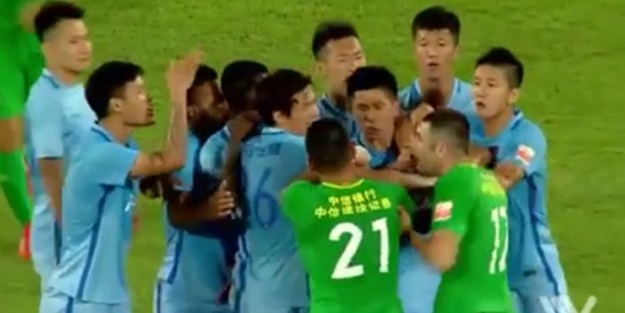 Burak Yılmaz'dan Çinli oyuncuya şok hareket!