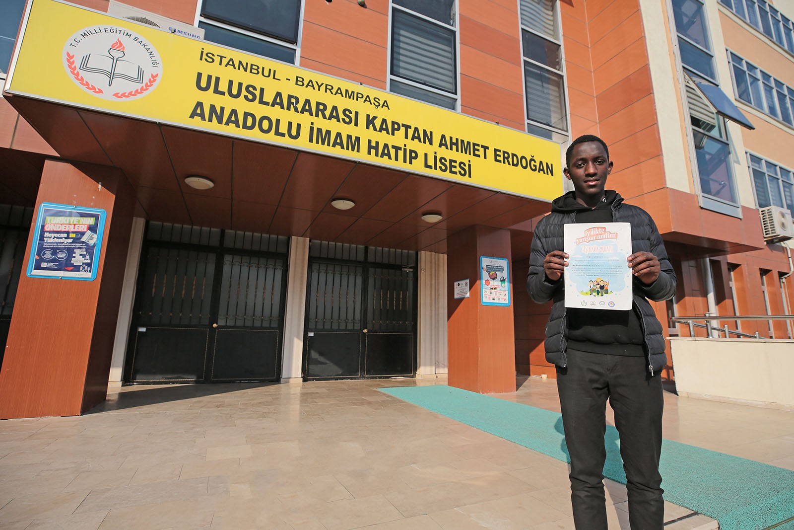 Burslarından artırıp bir yetime hami oldular