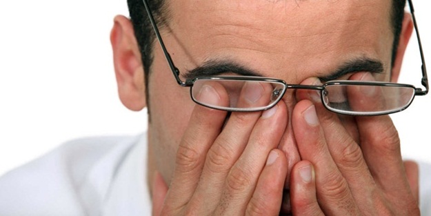 Burun tıkanıklığı göz hastalığına sebep oluyor