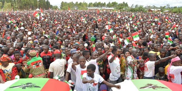 Burundi'de koronavirüse rağmen geniş katılımlı miting