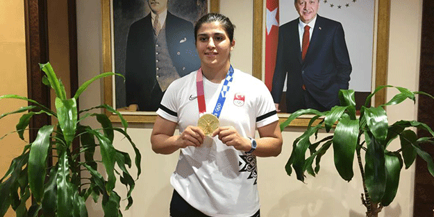 Kerem Bürsin'e olay cevap: Kimse zorla yaptırmadı