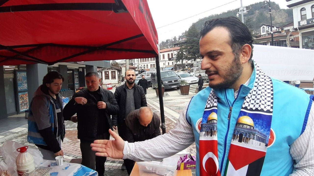 Bütün ilçe Filistinliler için hayır panayırına döndü