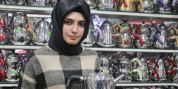Bütün servetini çaydanlığın içinde unuttu