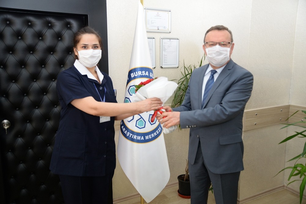 BUÜ Hastanesi hemşirelerine özel kutlama 