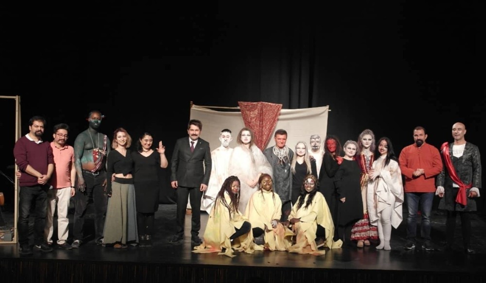 ’Büyücü’ oyunu Eskişehirliler ile buluştu 