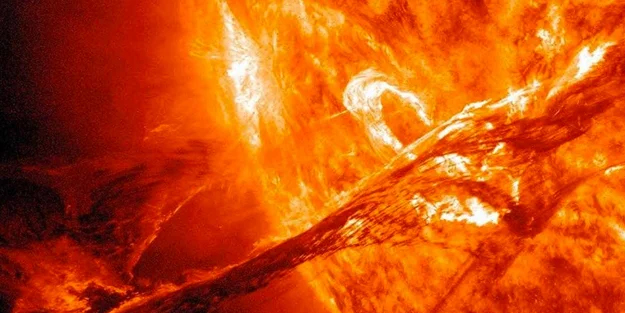 Büyük bir güneş patlaması dünyaya yaklaşıyor! Elektrik ve interneti etkileyecek mi?