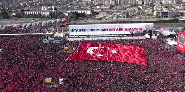 Dev Mitinge dev Türk Bayrağı