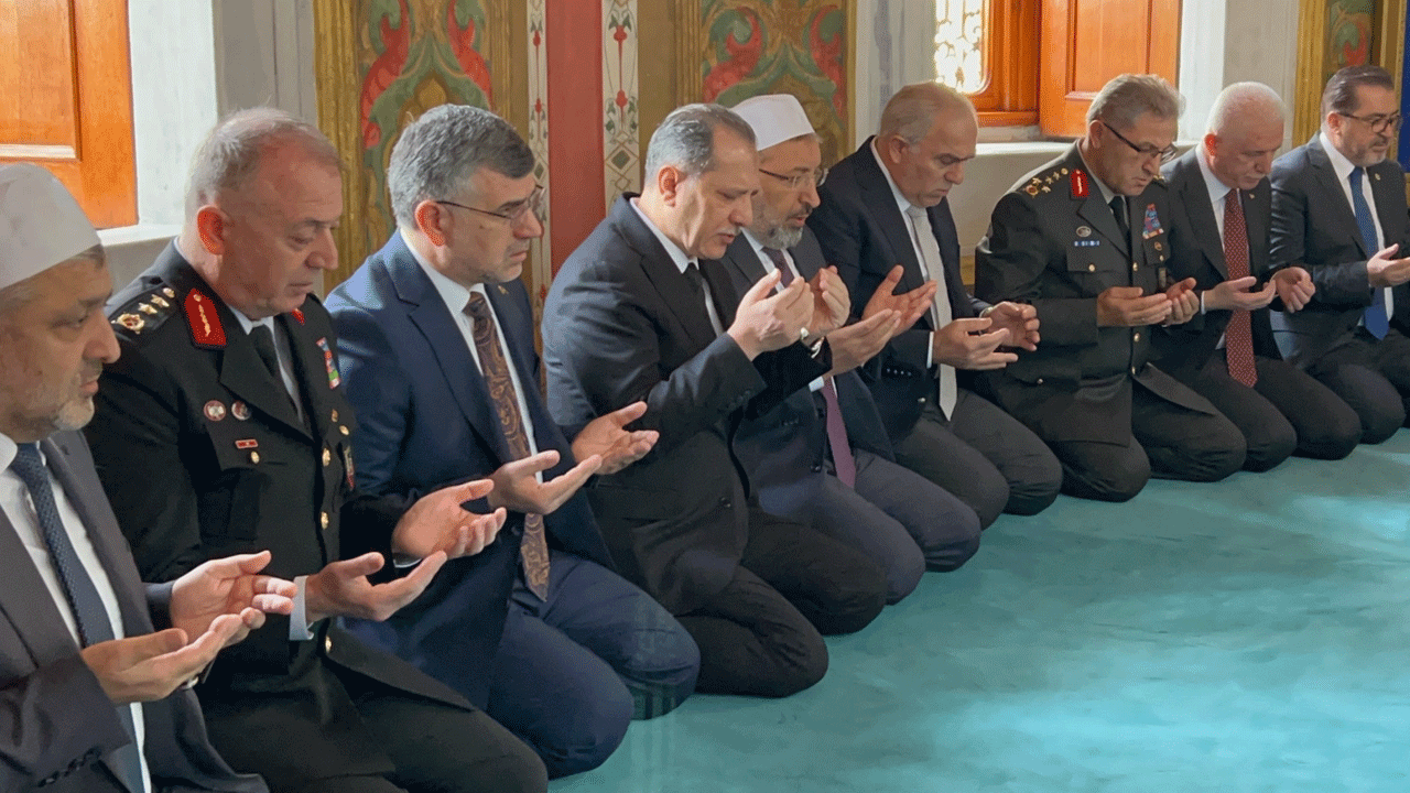 Büyük komutan dualarla anıldı