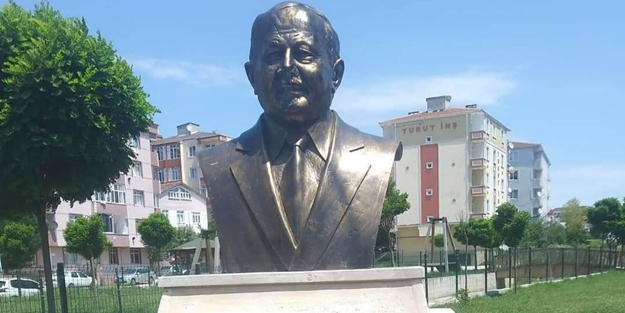 Büyük tepki çeken Necmettin Erbakan'ın büstünü bakın kim yaptırmış