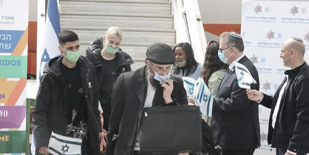 Büyük Yahudi göçü: Rusya'da seferberlikten kaçan Yahudiler İsrail'e yerleşiyor