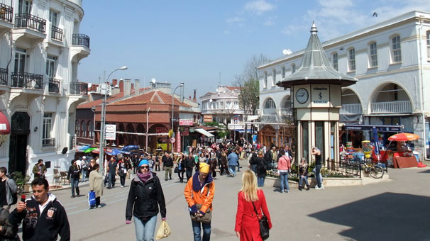 O ada Bodrum'la yarışıyor! Ekmek 20 TL, yemek ise...