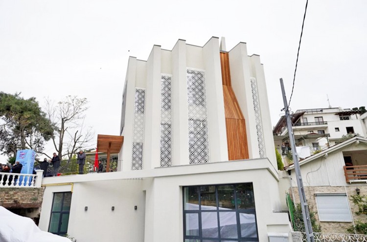 Büyükada'daki cami ibadete açıldı: İmamoğlu, cuma namazı kıldı