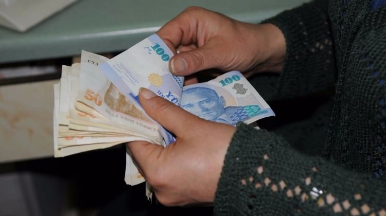 Büyükanne maaşı için iki günde 30 bin başvuru!