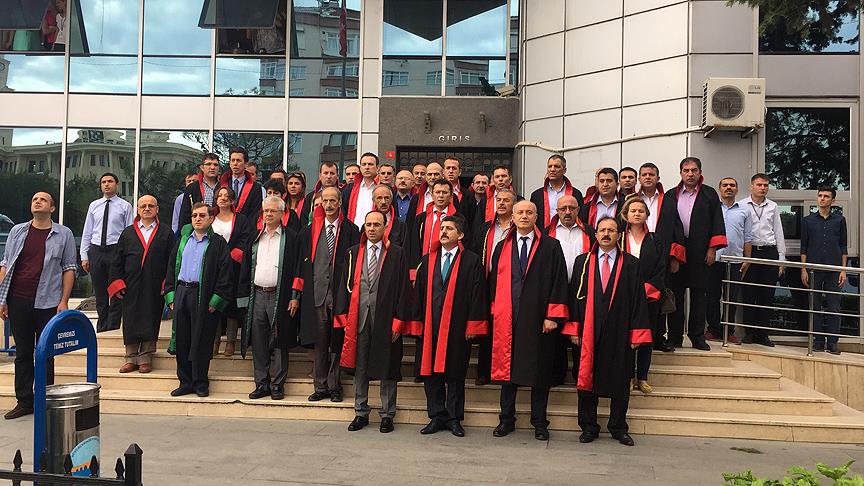 Büyükçekmece Adliyesinde hakim ve savcılardan darbe girişimine tepki