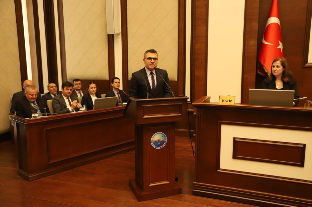 Büyükçekmece Belediye Meclisi Dr. Eryiğit’i büyükşehire uğurladı 