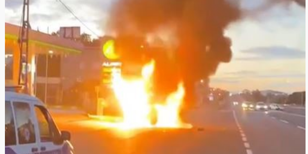 Büyükçekmece’de kaza yapan araç cayır cayır yandı: 3 yaralı