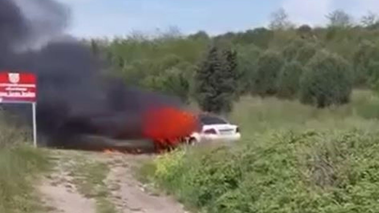 Büyükçekmece’de park halindeki araç yandı