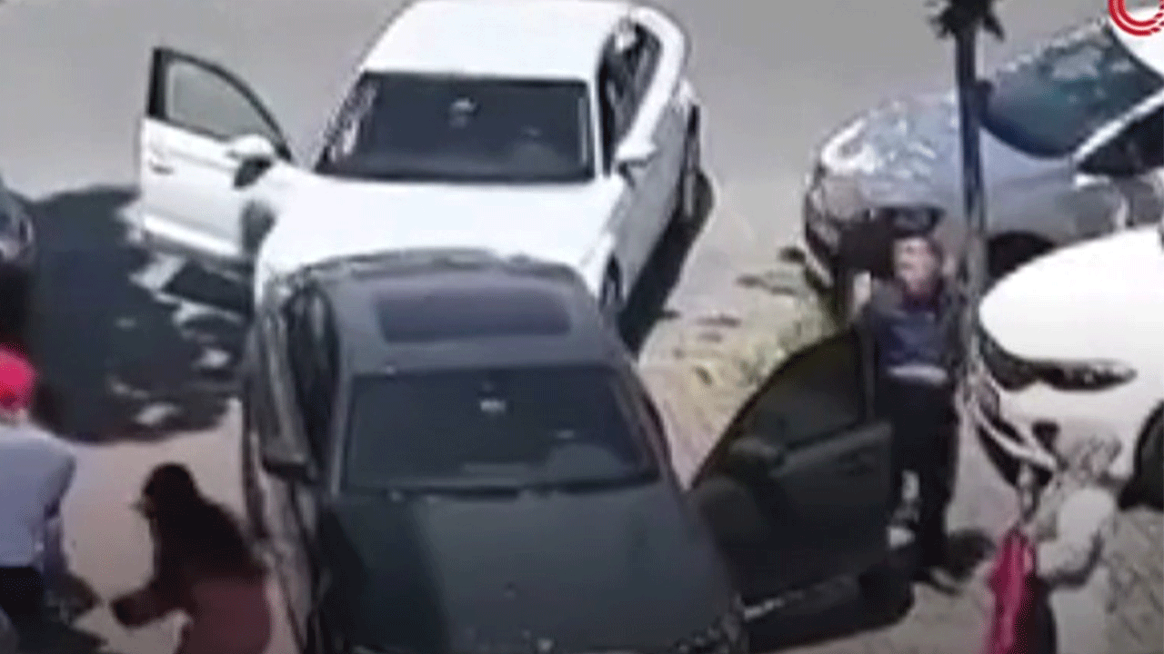 Büyükçekmece'de yol verme kavgasında bıçak çekildi!