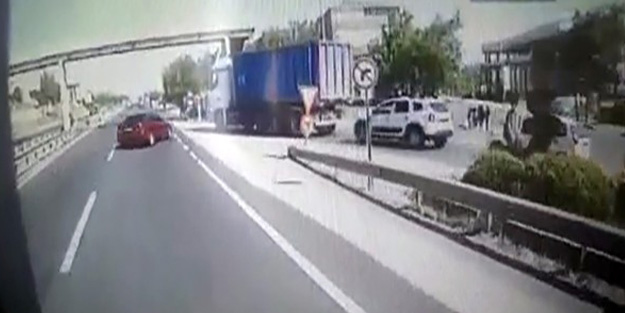 Büyükçekmece'deki dehşet anları! Otomobilin durağa daldığı anların görüntüsü ortaya çıktı