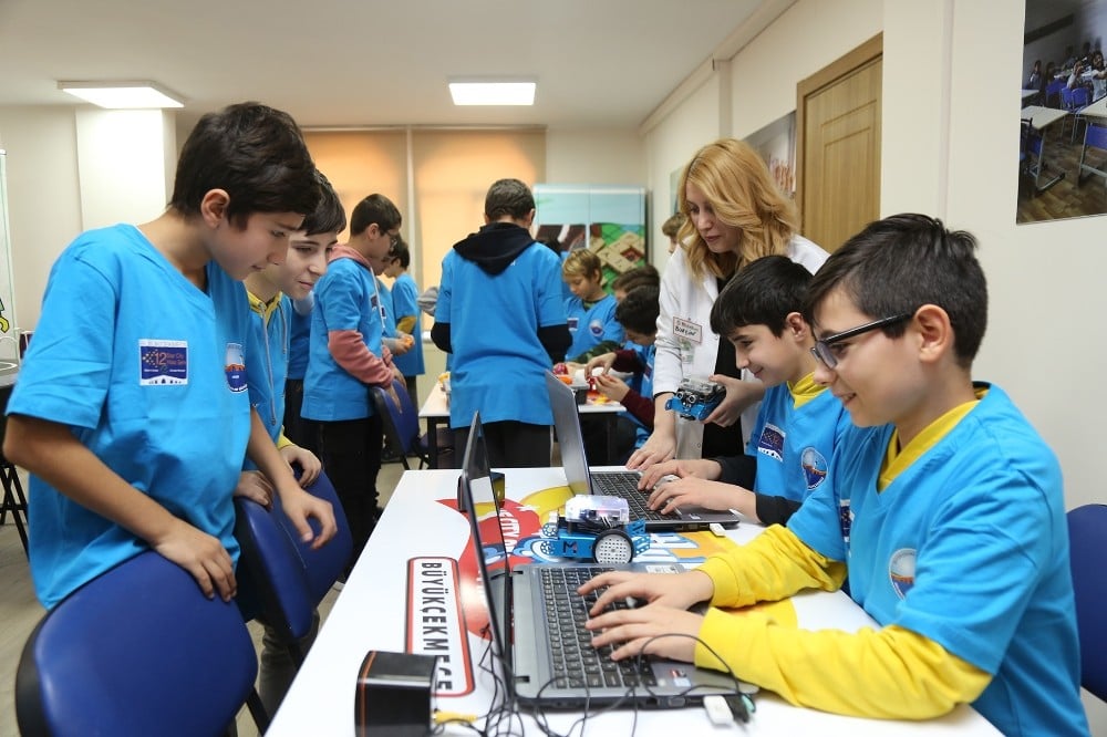 Büyükçekmeceli çocuklara “Robotik Kodlama” eğitimi 