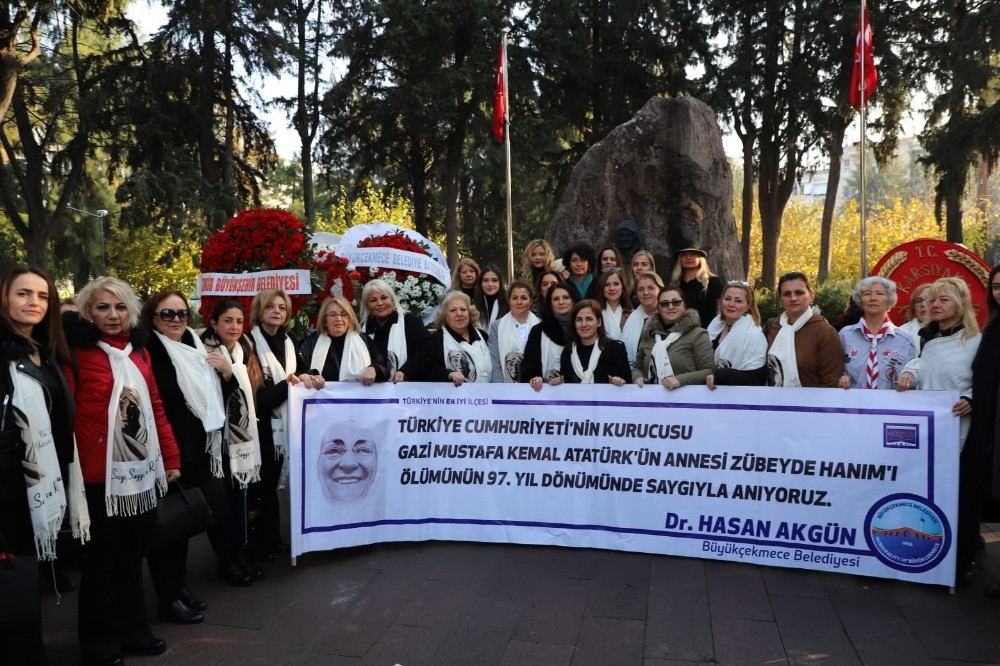 Büyükçekmeceli kadınlar, Zübeyde Hanım’ı kabri başında andı 
