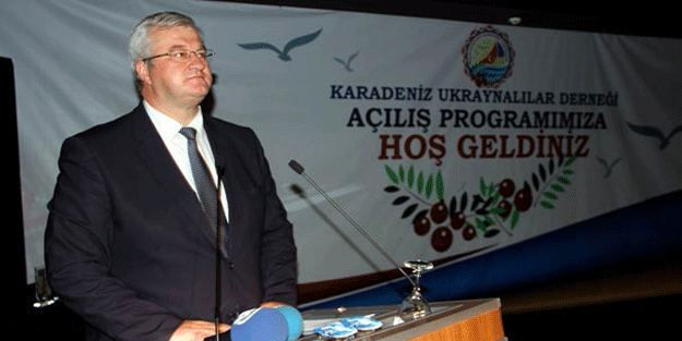 Büyükelçi o sözleri söyledi… Salonda alkış tufanı koptu