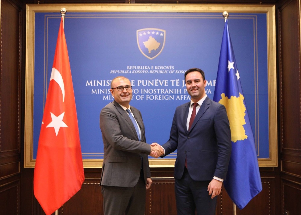 Büyükelçi Sakar, Kosova’nın yeni Dışişleri Bakanı’nı ziyaret etti 