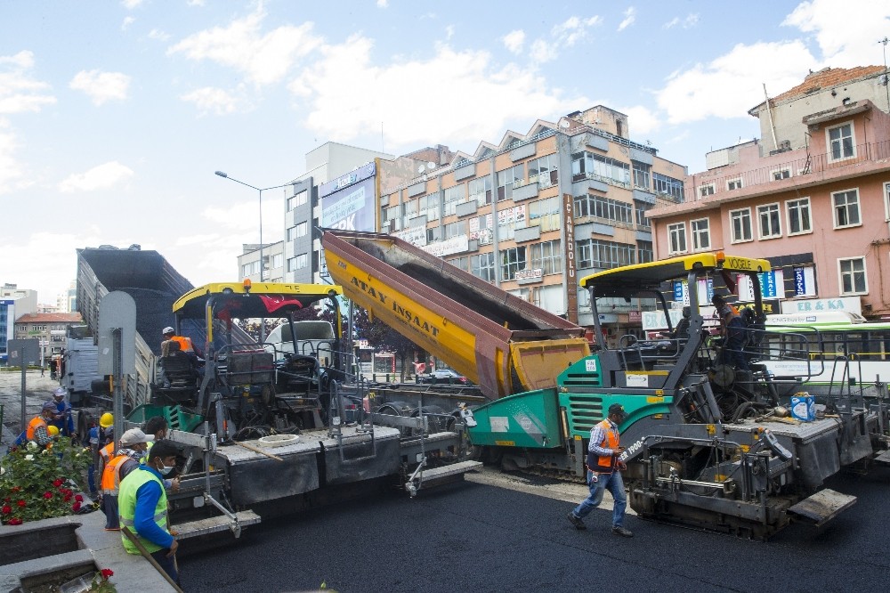 Büyükşehir, 12 bölgede 25 ton asfalt serdi 