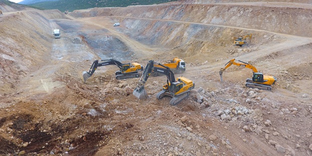Büyükşehir 5 ilçede vahşi depolamaya son veriyor