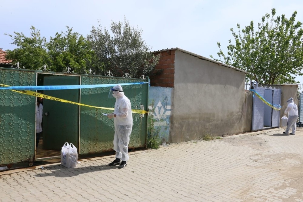 Büyükşehir Acarlar’da karantinaya alınan ailelere destek oluyor 