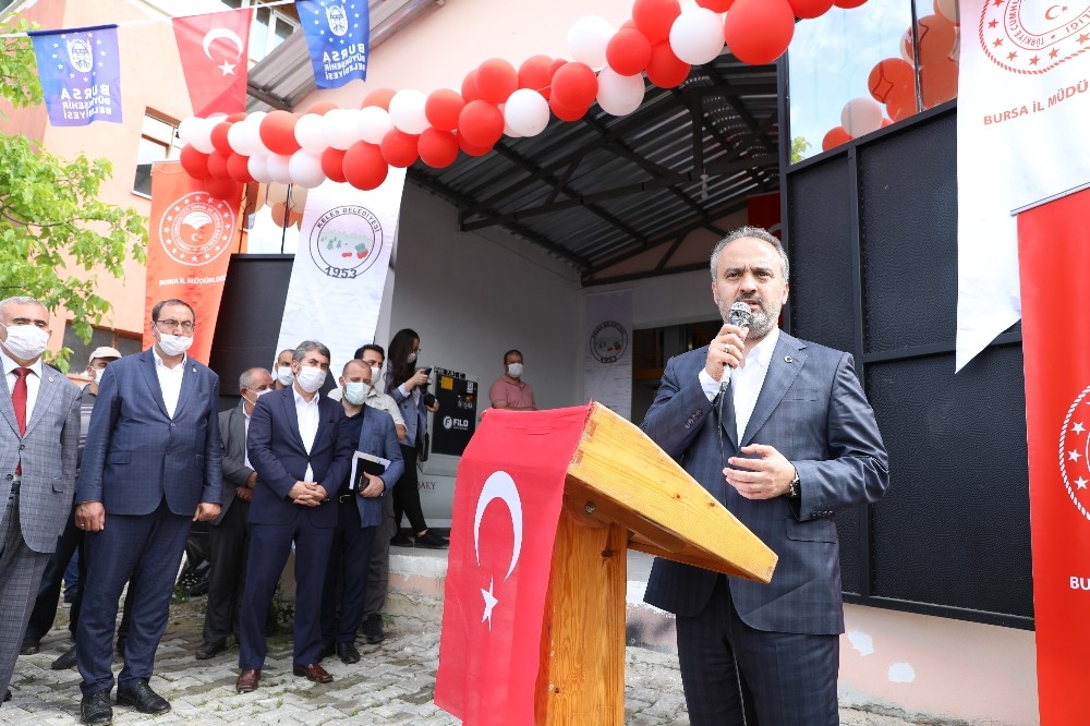 Büyükşehir afet mağduru köylünün yanında 