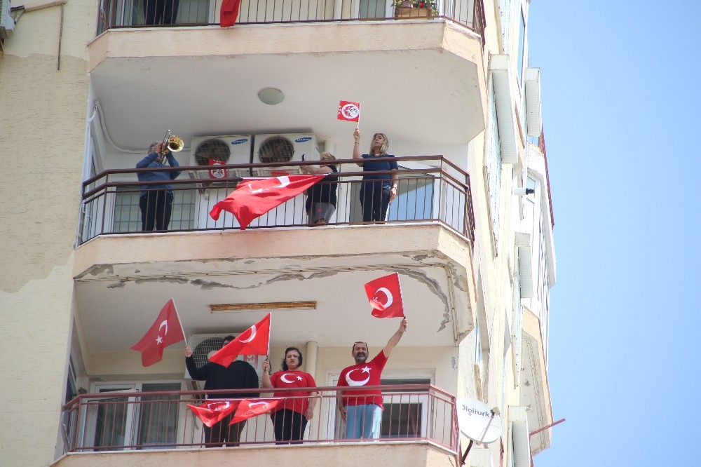 Büyükşehir Bandosu 23 Nisan’da Antalyalıları coşturdu 
