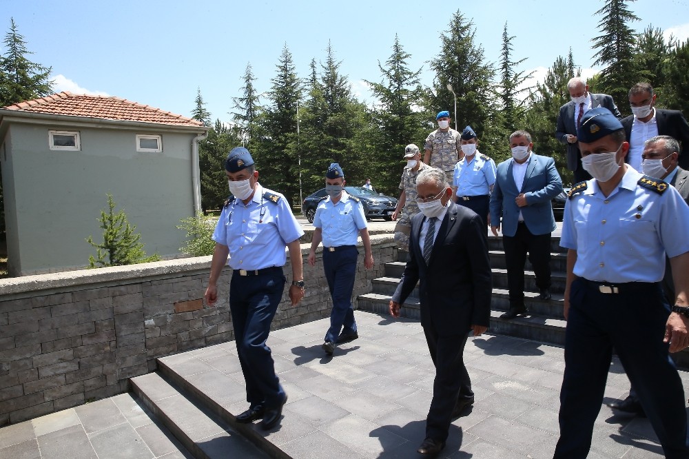 Büyükşehir Belediye Başkanı Büyükkılıç, Kayseri 2’nci Hava İkmal Bakım Merkezi’ni ziyaret etti 