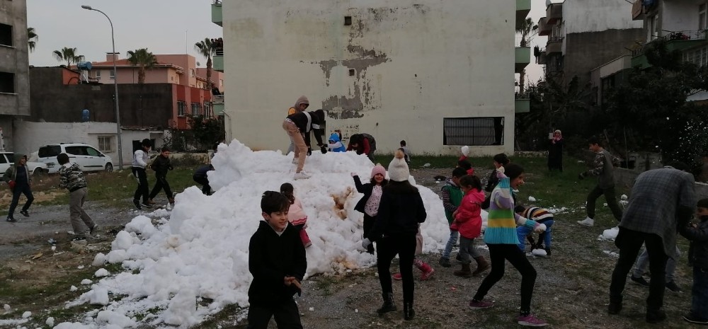 Büyükşehir Belediyesi, çocuklara kar keyfi yaşattı 