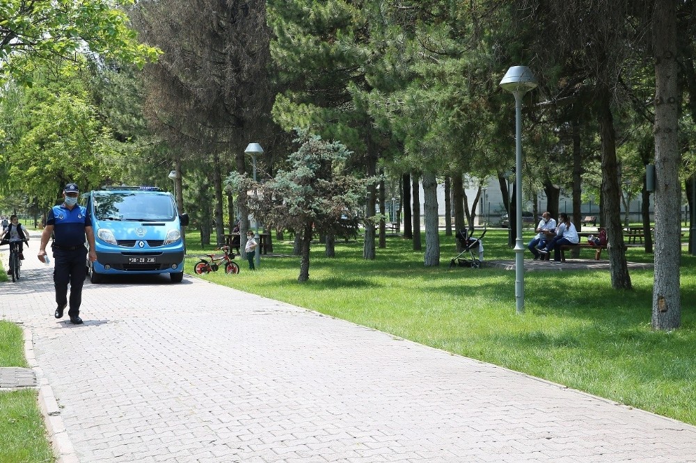 Büyükşehir belediyesi ekipleri vatandaşları anonslarla uyarıyor 