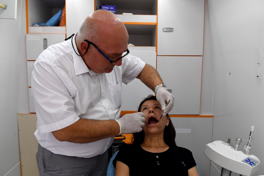 Büyükşehir Belediyesi, Emekli Evi üyelerini sağlık taramasından geçirdi 