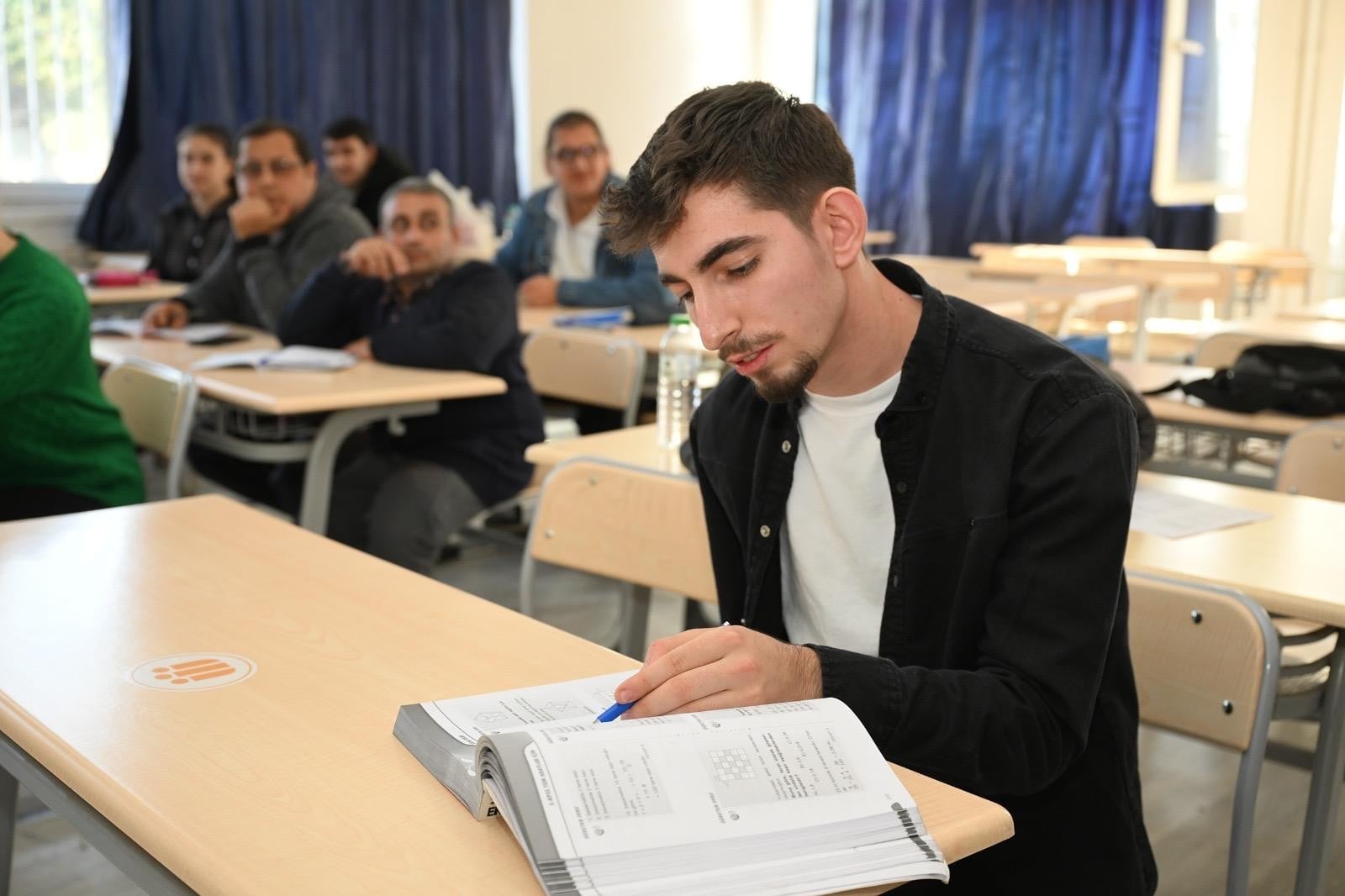 Büyükşehir Belediyesi engelleri aşan kariyer yolculuğuna rehber oluyor