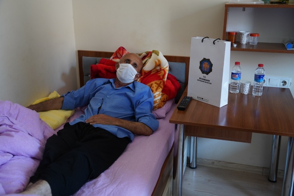 Büyükşehir Belediyesi hasta yakınlarının bayramını kutladı 