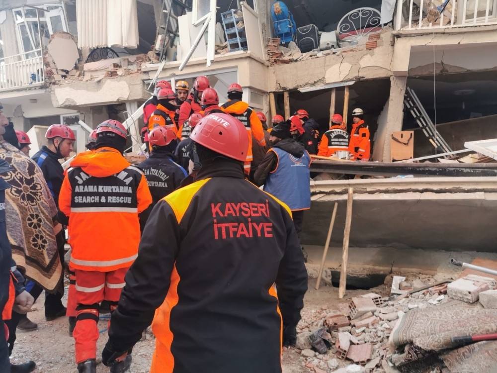Büyükşehir Belediyesi İtfaiyesi Arama Kurtarma Ekibi Kayseri’ye döndü 