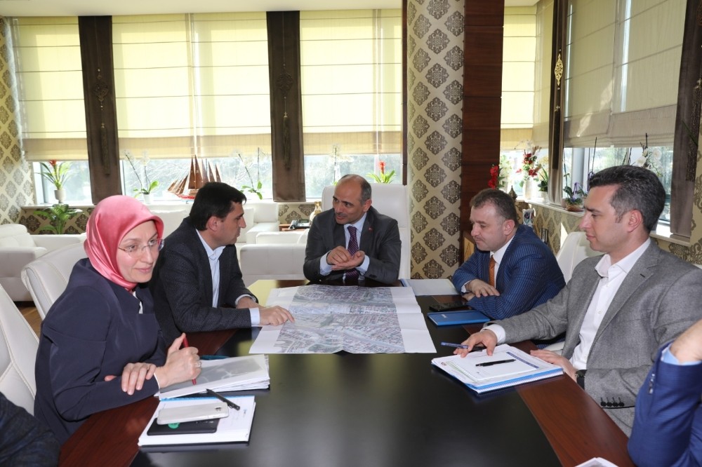 Büyükşehir Belediyesi Körfez ilçesi projelerine devam ediyor 