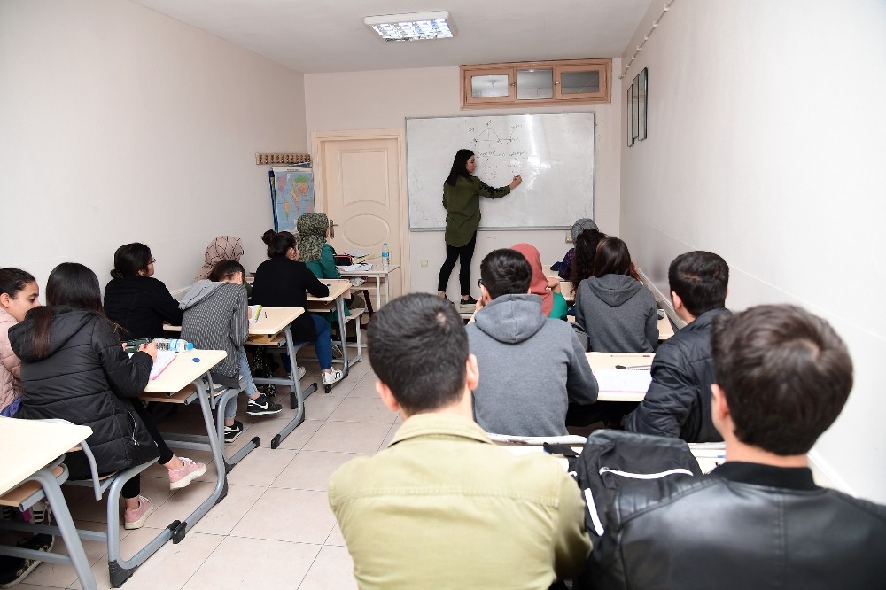 Büyükşehir Belediyesi, kurs merkezlerini 2 hafta tatil etti 