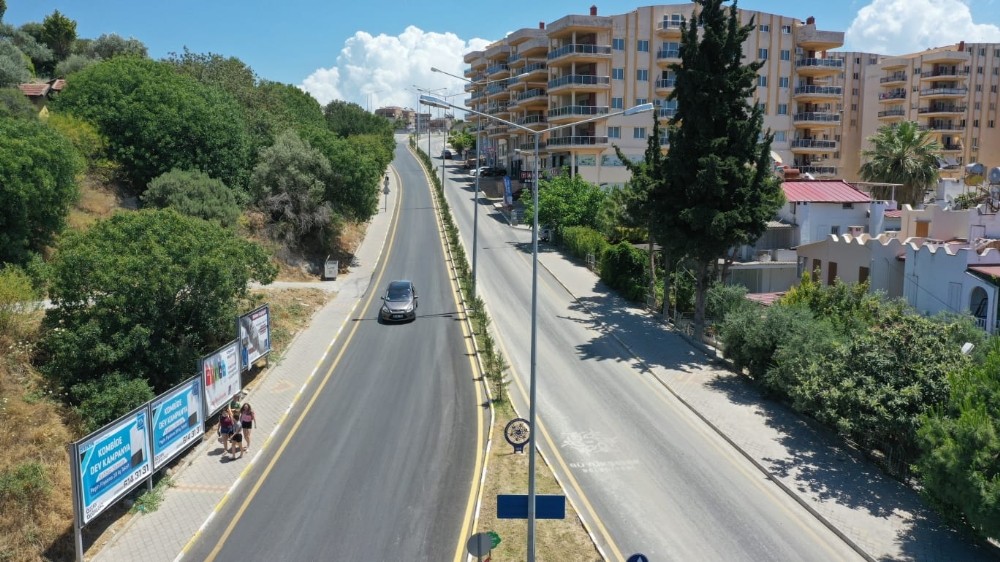 Büyükşehir Belediyesi Kuşadası’nda yolları yeniledi 