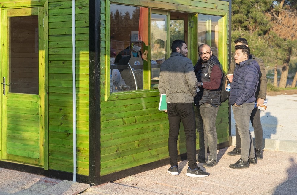 Büyükşehir Belediyesi, Mersin Üniversitesi girişine çorba büfesi yerleştirdi 